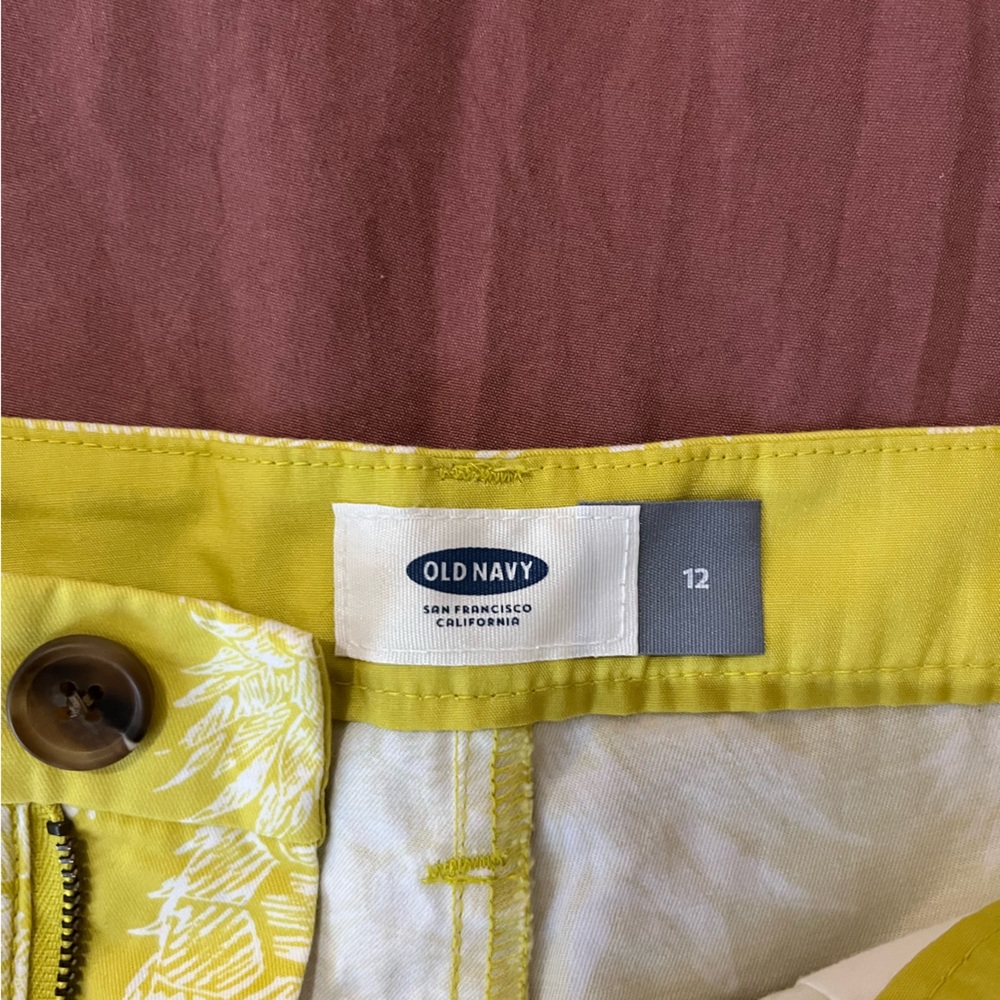 NWOT Old Navy Women’s Yellow Pineapple Linen Shorts - Picture 4 of 4